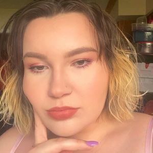 Meet your Posher, Daniella